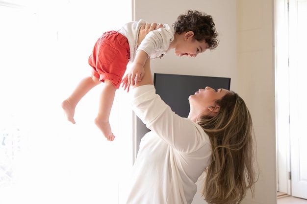 Bebeklere emekleme nasıl öğretilir?