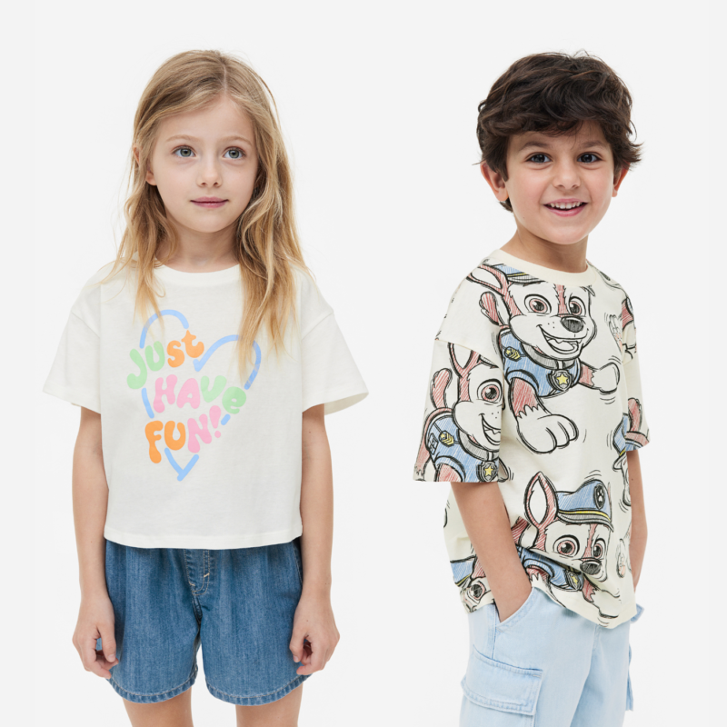 H&M Kids, İsveç merkezli bir giyim markası olan H&M'nin çocuk giyim koleksiyonudur. H&M Kids, bebek, çocuk ve gençler için geniş bir ürün yelpazesi sunar. Mont, elbise, ayakkabı, çanta, bot, ceket, yelek ve diğer çocuk giyim ürünleri, H&M Kids koleksiyonunda yer alır.